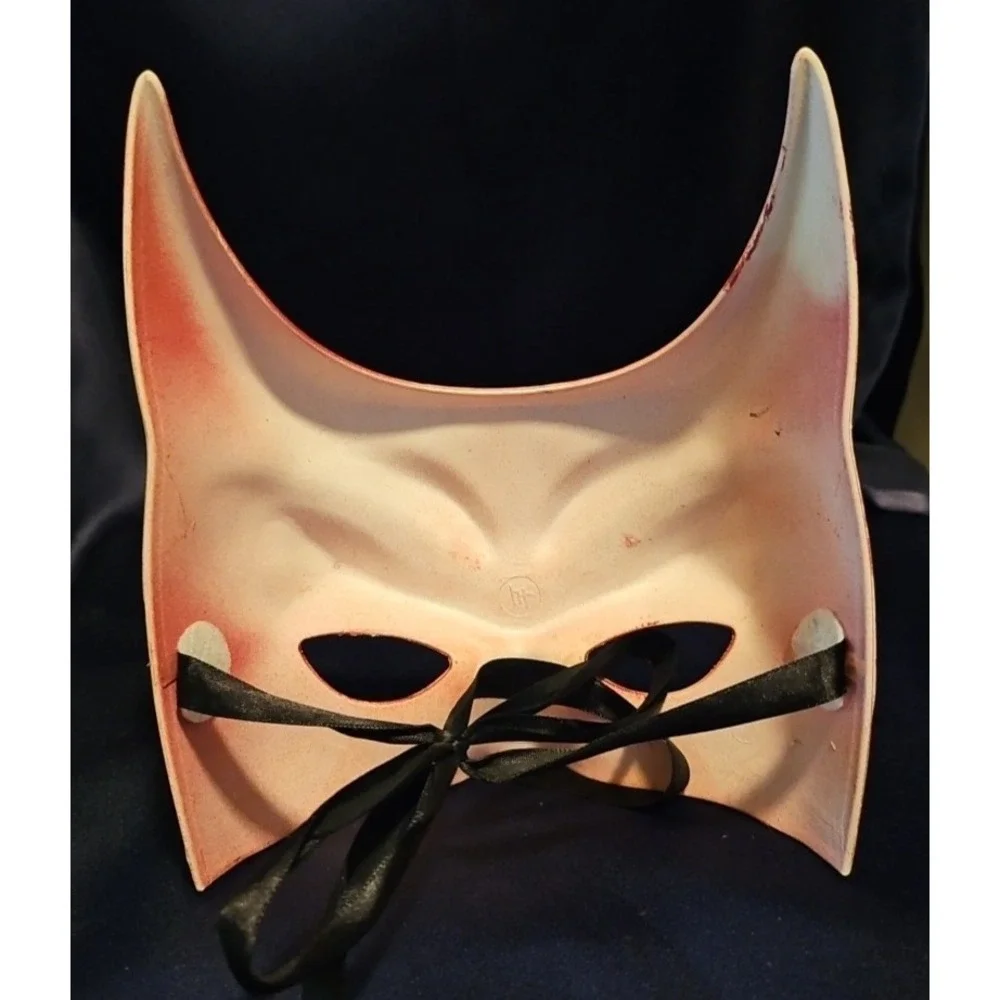 Red Horn Mask‎ with Ht on back. (Plastic)